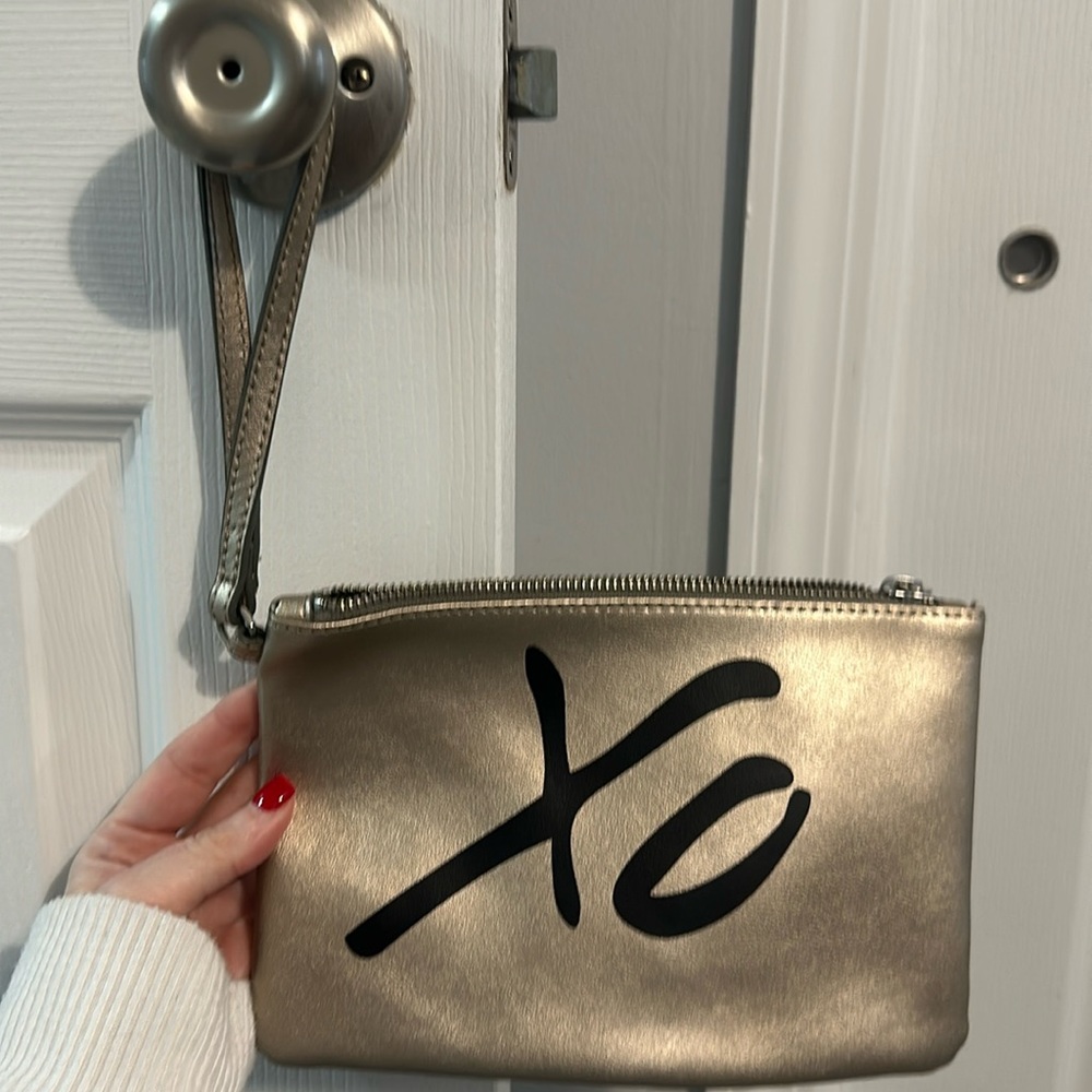 Banana Republic wristlet